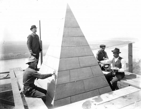 Floyd Monument: Capstone